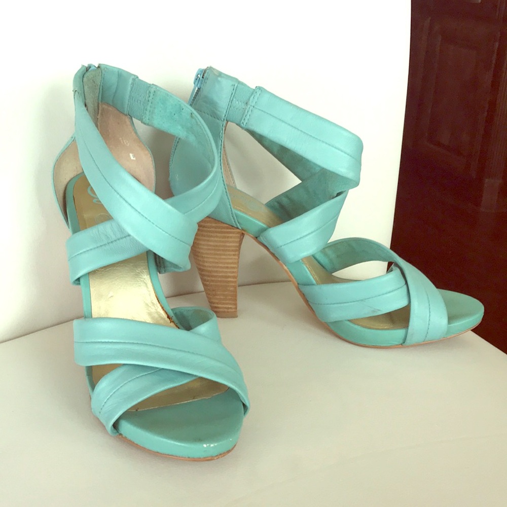 Strappy turquoise sexy sandals!